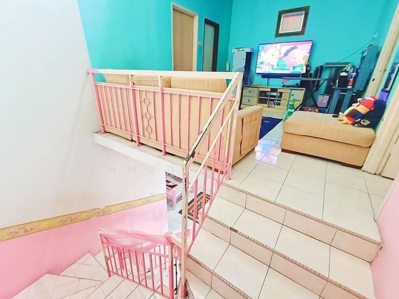 Rumah Teres 2-Tingkat untuk Dijual di Taman Panglima (Telok Panglima Garang) - Ahmad Syafiq - Stairs - PropertyGuru.com.my
