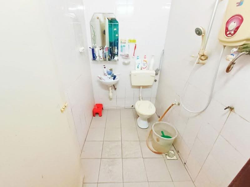 Rumah Teres 2-Tingkat untuk Dijual di Taman Panglima (Telok Panglima Garang) - Ahmad Syafiq - Bathroom - PropertyGuru.com.my