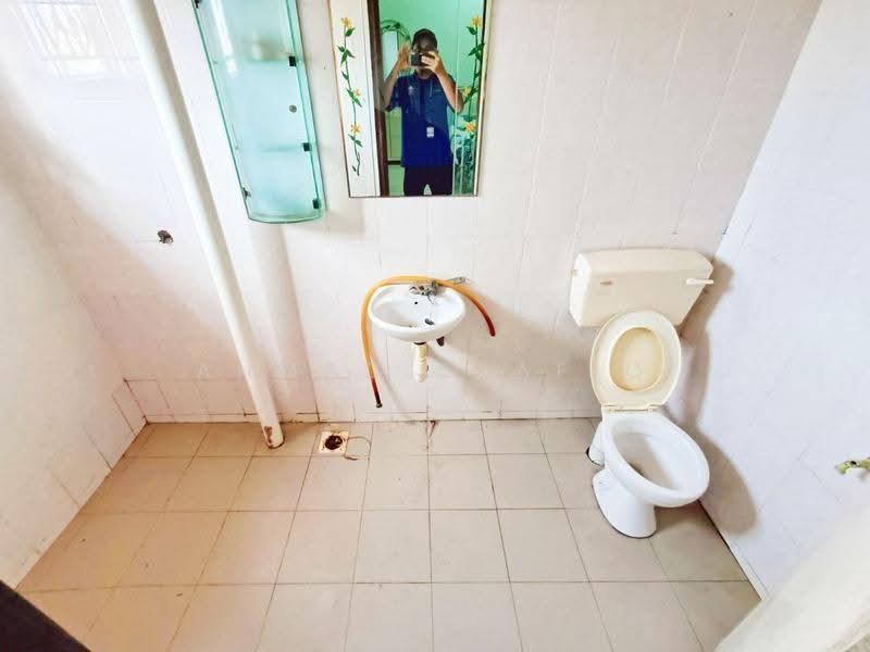 Rumah Teres 2-Tingkat untuk Dijual di Taman Panglima (Telok Panglima Garang) - Ahmad Syafiq - Bathroom - PropertyGuru.com.my