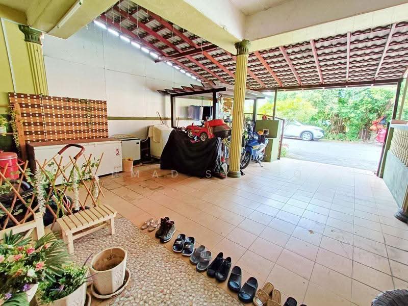 Rumah Teres 2-Tingkat untuk Dijual di Taman Panglima (Telok Panglima Garang) - Ahmad Syafiq - Entrance - PropertyGuru.com.my