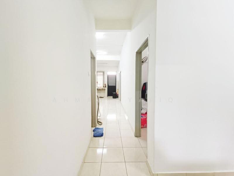 1-storey Terraced House for Sale in Kampung Batu 9 Kebun Baru (Telok Panglima Garang) - Ahmad Syafiq - Hallway - PropertyGuru.com.my