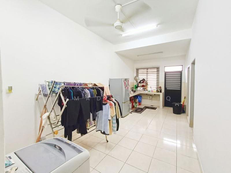 1-storey Terraced House for Sale in Kampung Batu 9 Kebun Baru (Telok Panglima Garang) - Ahmad Syafiq - Kitchen - PropertyGuru.com.my