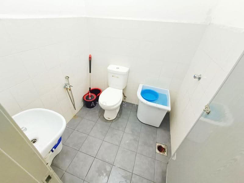 1-storey Terraced House for Sale in Kampung Batu 9 Kebun Baru (Telok Panglima Garang) - Ahmad Syafiq - Bathroom - PropertyGuru.com.my