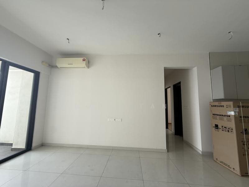 Kondominium untuk Dijual di Kings Bay @ Country Garden Danga Bay - Doris Tan - Living Room - PropertyGuru.com.my