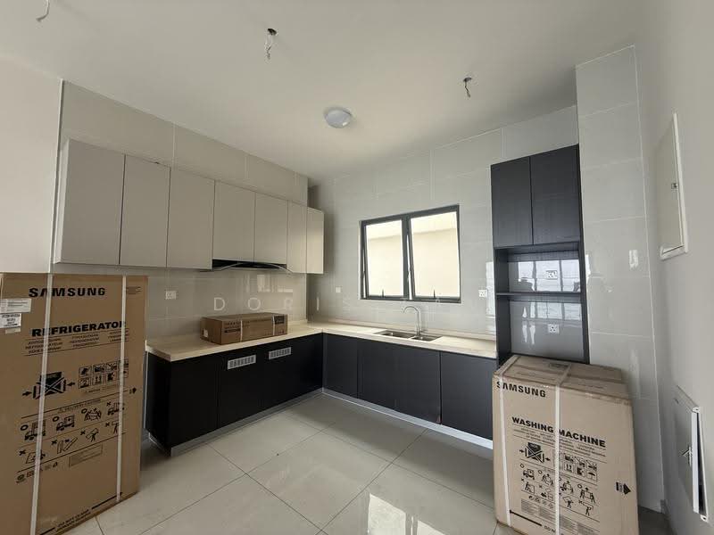 Kondominium untuk Dijual di Kings Bay @ Country Garden Danga Bay - Doris Tan - Kitchen - PropertyGuru.com.my