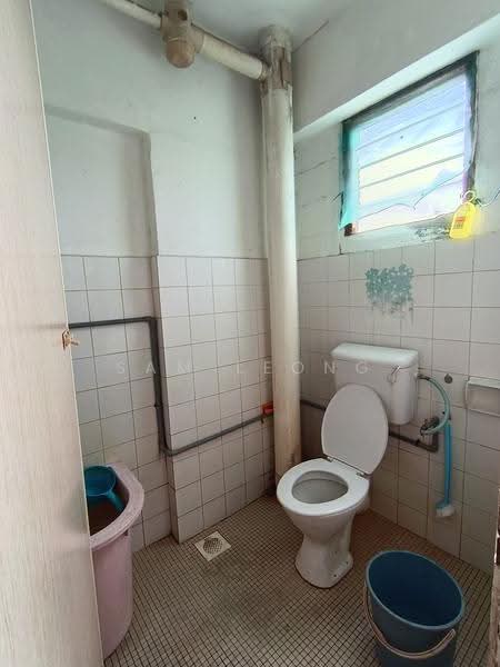 Flat for Sale at Pangsapuri Seri Cahaya - Sam Leong - Bathroom - PropertyGuru.com.my
