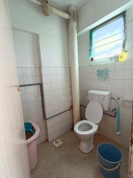 Flat for Sale at Pangsapuri Seri Cahaya - Sam Leong - Bathroom - PropertyGuru.com.my
