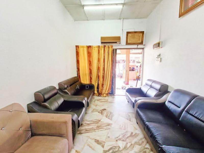 1-storey Terraced House for Sale in Kampung Kanchong Darat (Banting) - Ahmad Syafiq - Living Room - PropertyGuru.com.my