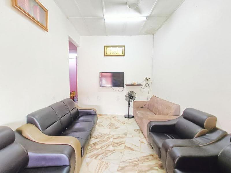 1-storey Terraced House for Sale in Kampung Kanchong Darat (Banting) - Ahmad Syafiq - Living Room - PropertyGuru.com.my
