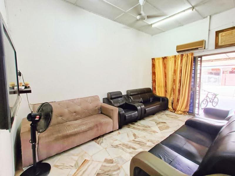 1-storey Terraced House for Sale in Kampung Kanchong Darat (Banting) - Ahmad Syafiq - Living Room - PropertyGuru.com.my