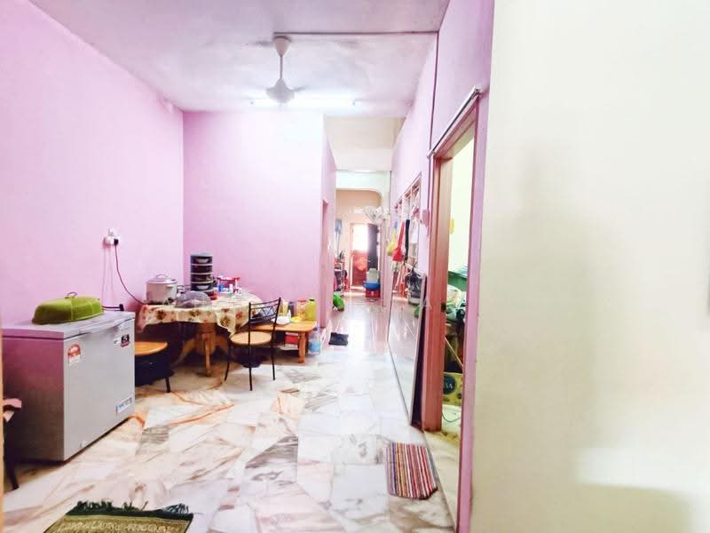 1-storey Terraced House for Sale in Kampung Kanchong Darat (Banting) - Ahmad Syafiq - Corridor - PropertyGuru.com.my