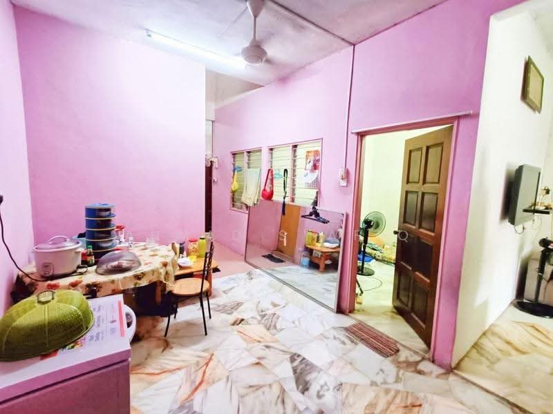 1-storey Terraced House for Sale in Kampung Kanchong Darat (Banting) - Ahmad Syafiq - Dining Room - PropertyGuru.com.my