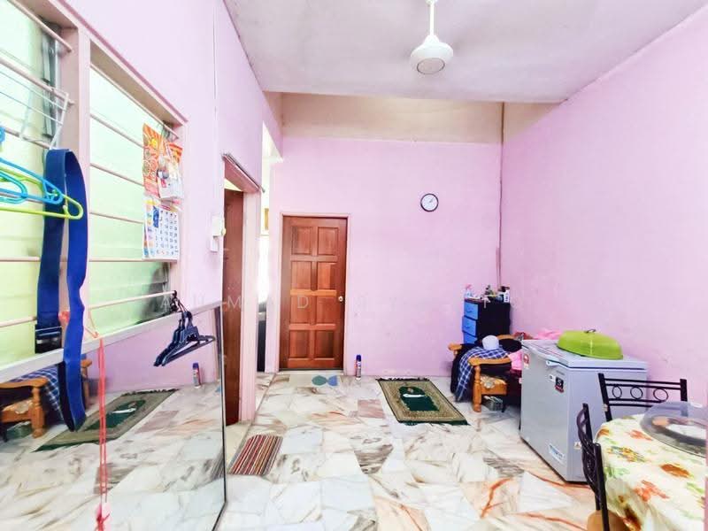 1-storey Terraced House for Sale in Kampung Kanchong Darat (Banting) - Ahmad Syafiq - Dining Room - PropertyGuru.com.my