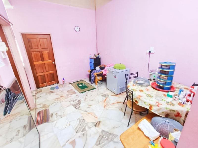 1-storey Terraced House for Sale in Kampung Kanchong Darat (Banting) - Ahmad Syafiq - Dining Room - PropertyGuru.com.my
