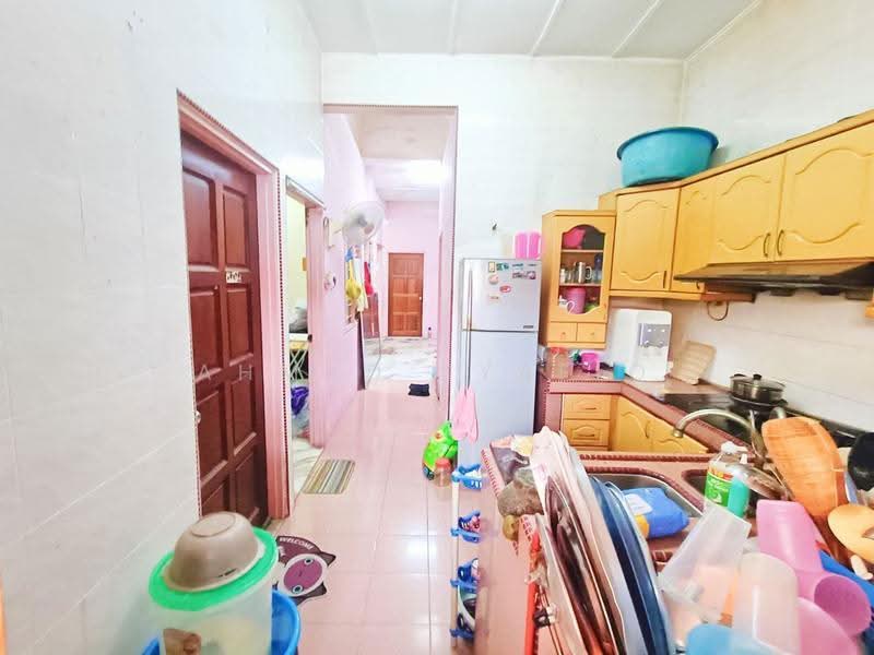 1-storey Terraced House for Sale in Kampung Kanchong Darat (Banting) - Ahmad Syafiq - Kitchen - PropertyGuru.com.my