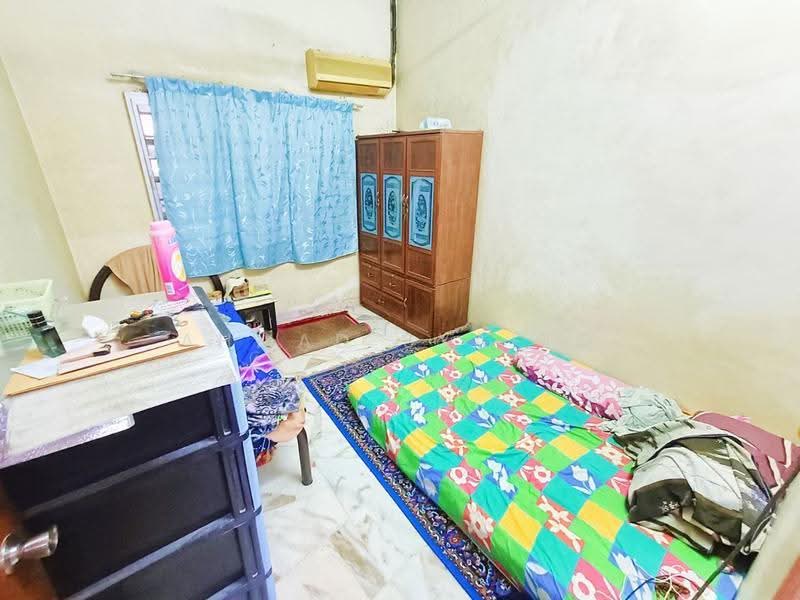 1-storey Terraced House for Sale in Kampung Kanchong Darat (Banting) - Ahmad Syafiq - Bedroom - PropertyGuru.com.my