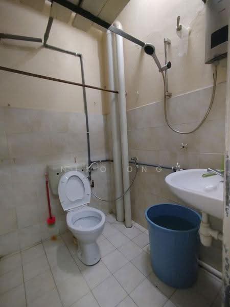 Flat for Rent at Taman Tampoi Utama Flat - Niko Ong - Bathroom - PropertyGuru.com.my