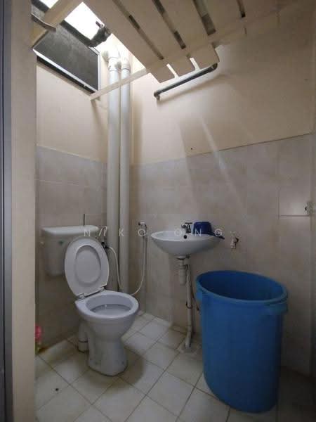 Flat for Rent at Taman Tampoi Utama Flat - Niko Ong - Bathroom - PropertyGuru.com.my