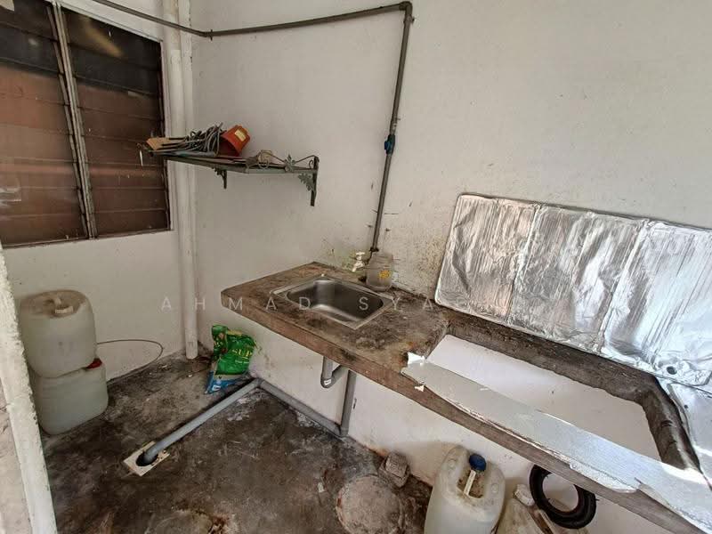 Flat for Sale at Taman Suria Pendamar Flat - Ahmad Syafiq - Kitchen - PropertyGuru.com.my