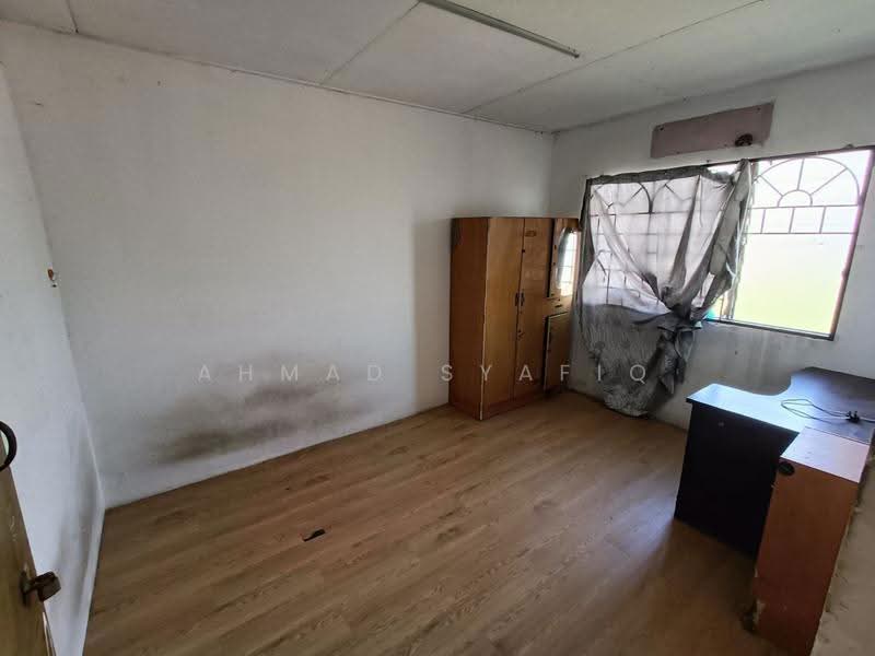 Flat for Sale at Taman Suria Pendamar Flat - Ahmad Syafiq - Bedroom - PropertyGuru.com.my