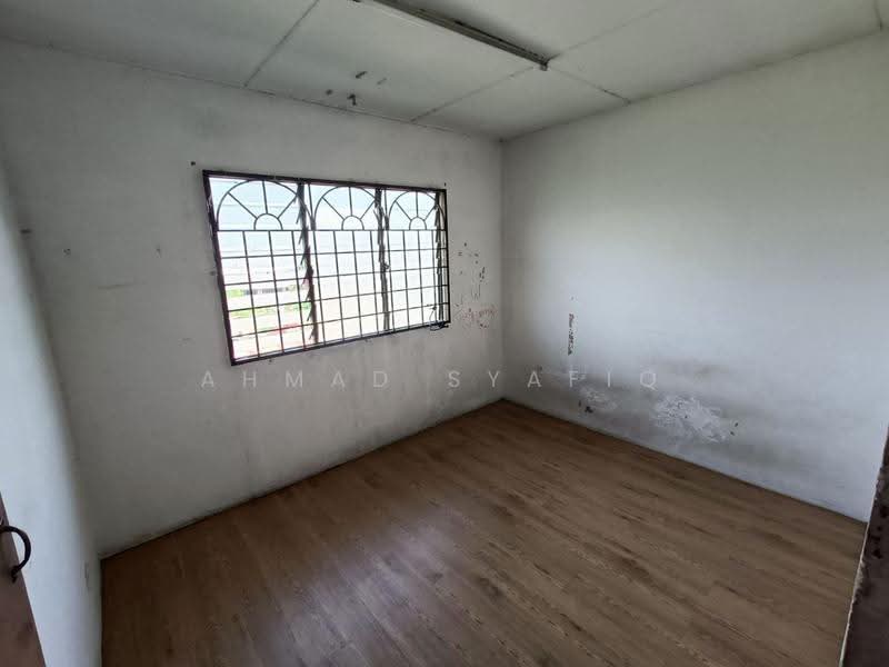 Flat for Sale at Taman Suria Pendamar Flat - Ahmad Syafiq - Bedroom - PropertyGuru.com.my
