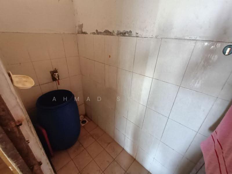 Flat for Sale at Taman Suria Pendamar Flat - Ahmad Syafiq - Bathroom - PropertyGuru.com.my