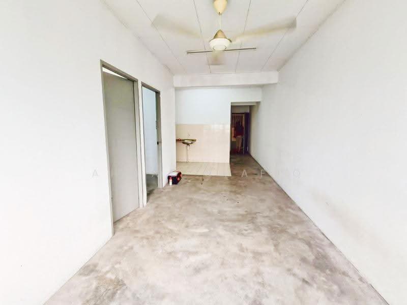 Flat for Sale at Taman Aman Perdana - Ahmad Syafiq - Living Room - PropertyGuru.com.my