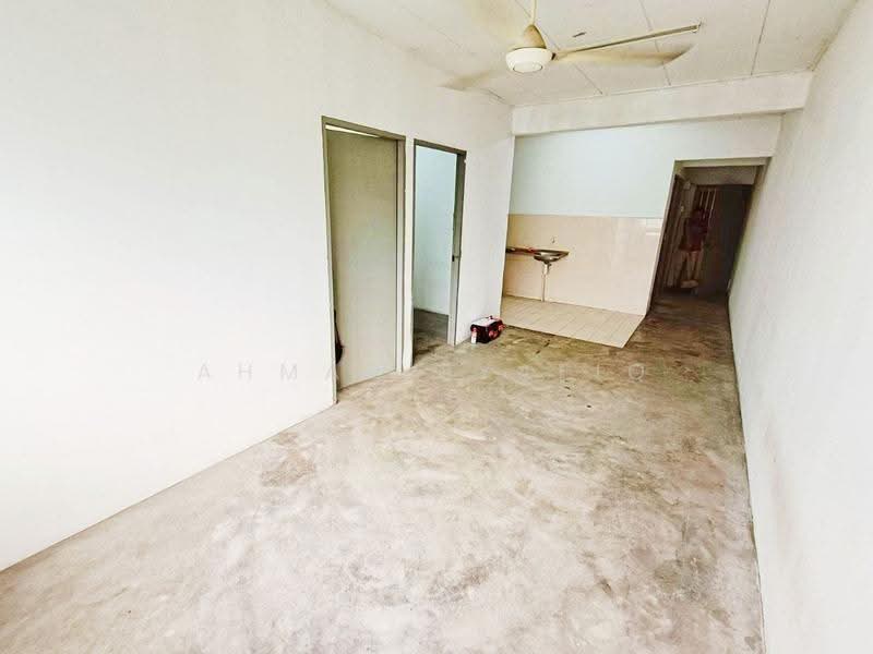 Flat for Sale at Taman Aman Perdana - Ahmad Syafiq - Living room - PropertyGuru.com.my