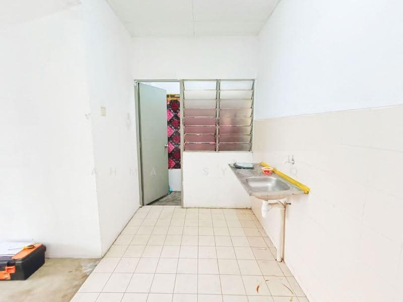 Flat for Sale at Taman Aman Perdana - Ahmad Syafiq - Kitchen - PropertyGuru.com.my