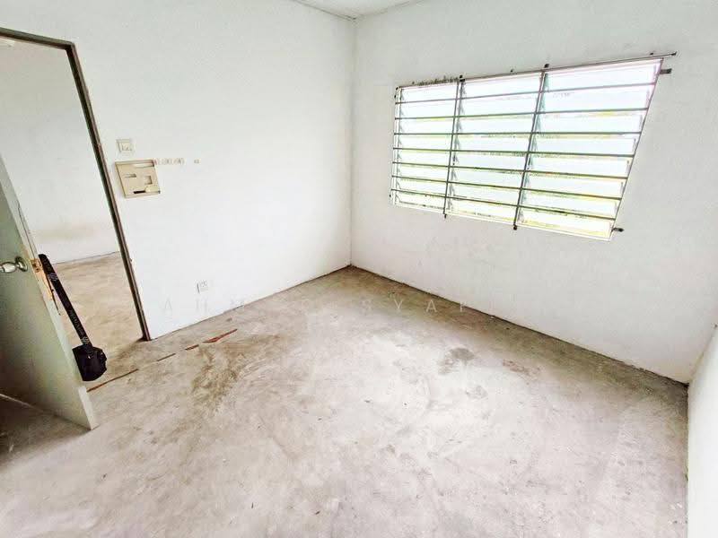 Flat for Sale at Taman Aman Perdana - Ahmad Syafiq - Bedroom - PropertyGuru.com.my