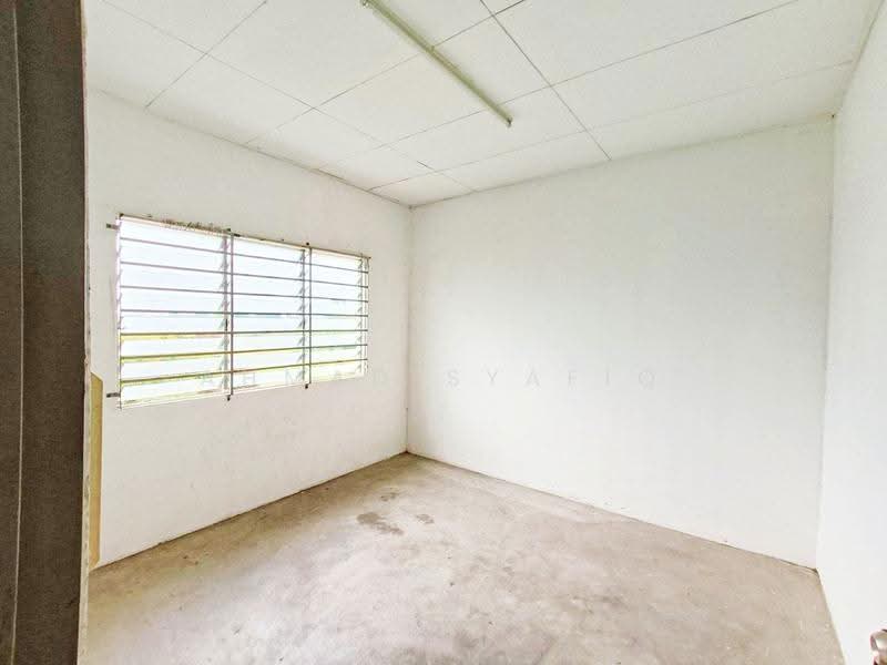 Flat for Sale at Taman Aman Perdana - Ahmad Syafiq - Bedroom - PropertyGuru.com.my