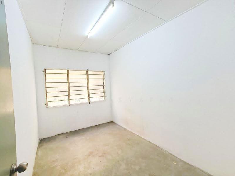 Flat for Sale at Taman Aman Perdana - Ahmad Syafiq - Bedroom - PropertyGuru.com.my