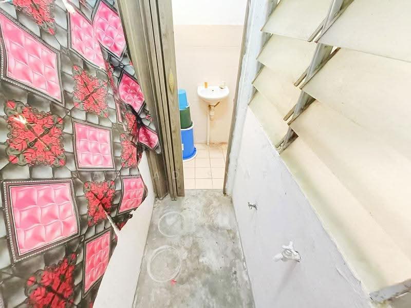 Flat for Sale at Taman Aman Perdana - Ahmad Syafiq - Bathroom - PropertyGuru.com.my