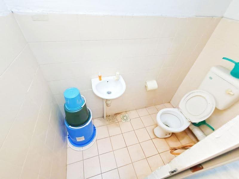 Flat for Sale at Taman Aman Perdana - Ahmad Syafiq - Bathroom - PropertyGuru.com.my