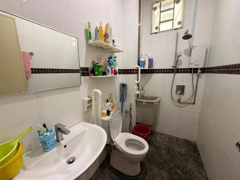 Rumah Teres 3-Tingkat untuk Dijual di Kampung Sungai Nibong (Bayan Lepas) - Lim Yi An - Bathroom - PropertyGuru.com.my