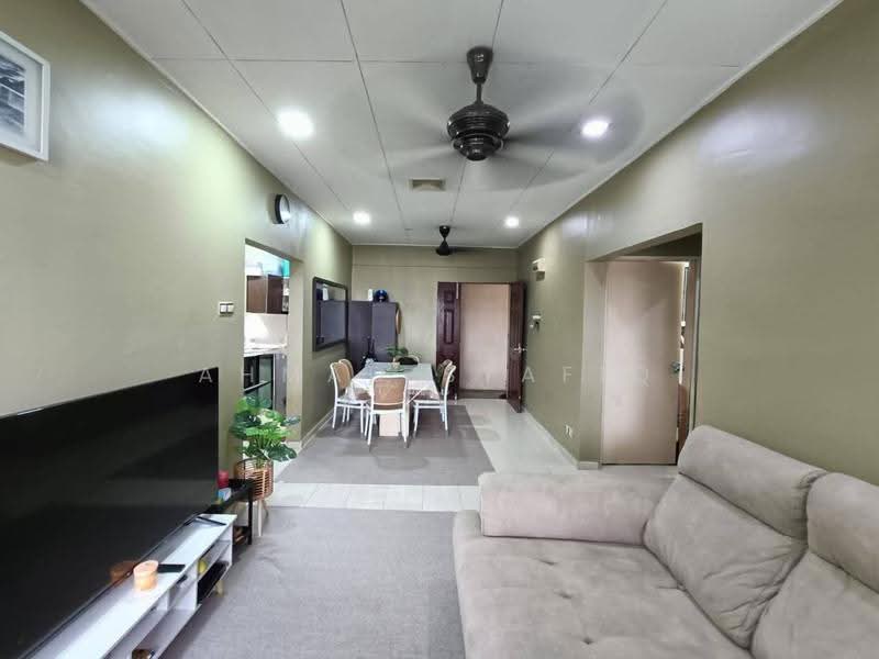 Pangsapuri untuk Dijual di Laguna Biru - Ahmad Syafiq - Living Room - PropertyGuru.com.my