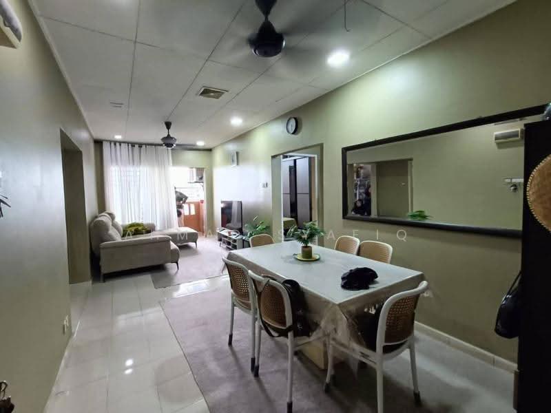 Pangsapuri untuk Dijual di Laguna Biru - Ahmad Syafiq - Living Room - PropertyGuru.com.my