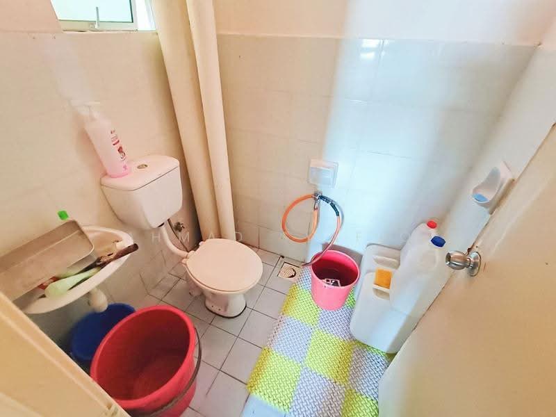 Pangsapuri untuk Dijual di Laguna Biru - Ahmad Syafiq - Bathroom - PropertyGuru.com.my