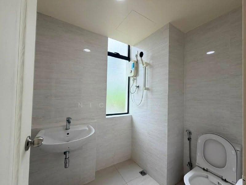 Rumah Teres 2-Tingkat untuk Disewa di Taman Damansara Aliff (Tampoi) - Nick Low - Bathroom - PropertyGuru.com.my
