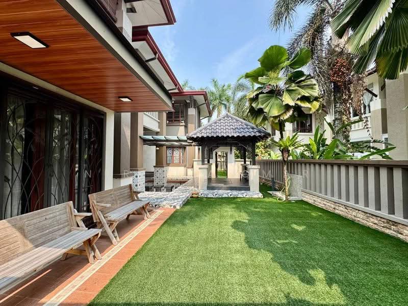 Rumah Berkembar untuk Dijual di Bukit Jelutong (Shah Alam) - Nur Alia Omar - Exterior - PropertyGuru.com.my