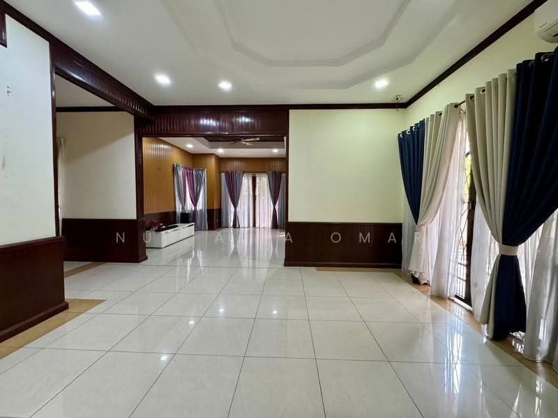Rumah Berkembar untuk Dijual di Bukit Jelutong (Shah Alam) - Nur Alia Omar - Living Room - PropertyGuru.com.my