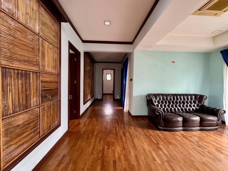 Rumah Berkembar untuk Dijual di Bukit Jelutong (Shah Alam) - Nur Alia Omar - Living Room - PropertyGuru.com.my