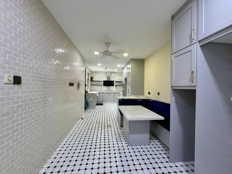 Rumah Berkembar untuk Dijual di Bukit Jelutong (Shah Alam) - Nur Alia Omar - Kitchen - PropertyGuru.com.my