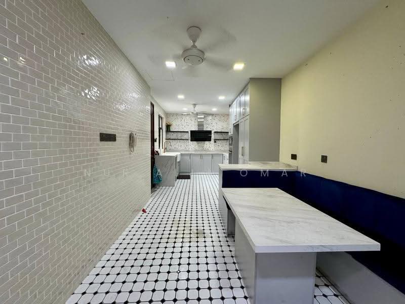 Rumah Berkembar untuk Dijual di Bukit Jelutong (Shah Alam) - Nur Alia Omar - Kitchen - PropertyGuru.com.my