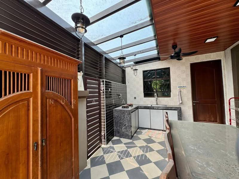 Rumah Berkembar untuk Dijual di Bukit Jelutong (Shah Alam) - Nur Alia Omar - Kitchen - PropertyGuru.com.my