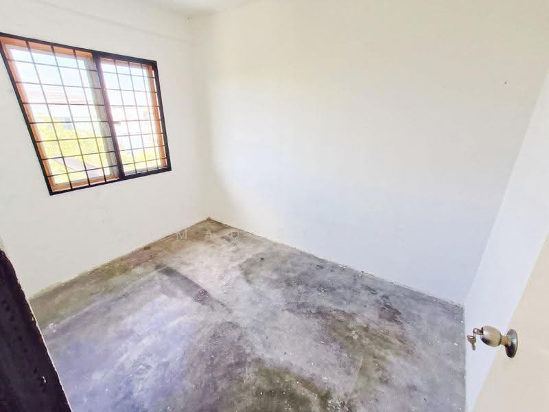 Pangsapuri untuk Dijual di Pangsapuri Utarid Subang - Ahmad Syafiq - Bedroom - PropertyGuru.com.my
