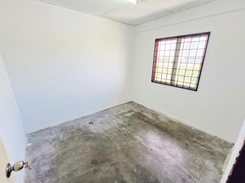 Pangsapuri untuk Dijual di Pangsapuri Utarid Subang - Ahmad Syafiq - Bedroom - PropertyGuru.com.my