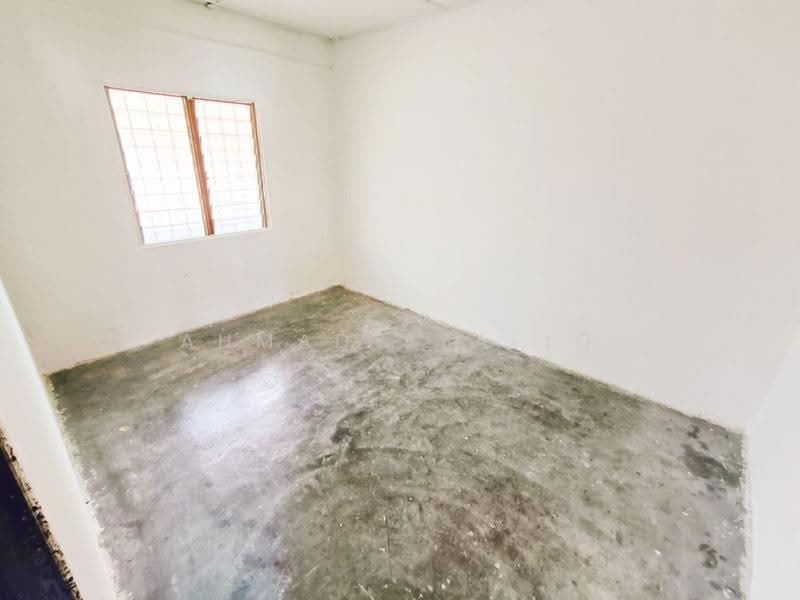 Pangsapuri untuk Dijual di Pangsapuri Utarid Subang - Ahmad Syafiq - Bedroom - PropertyGuru.com.my