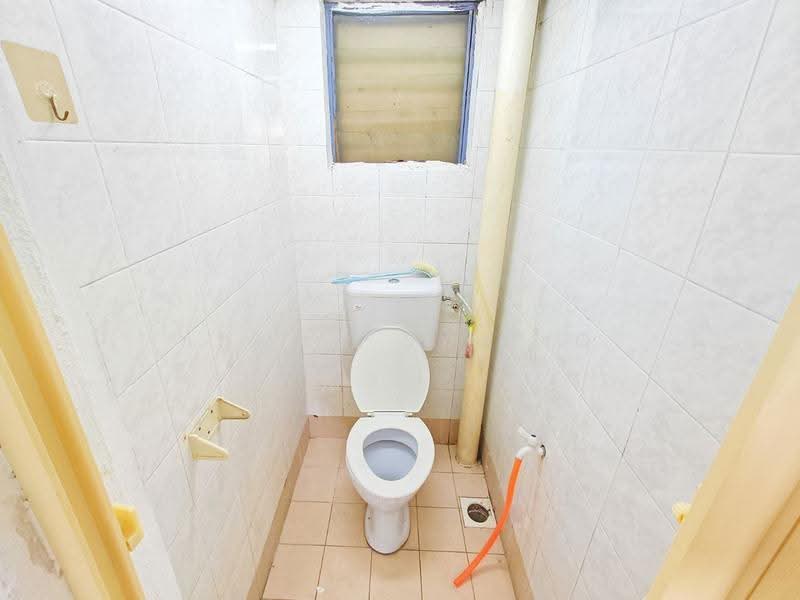 Pangsapuri untuk Dijual di Pangsapuri Utarid Subang - Ahmad Syafiq - Bathroom - PropertyGuru.com.my
