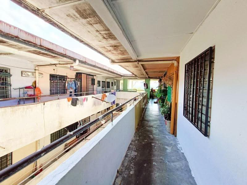 Pangsapuri untuk Dijual di Pangsapuri Utarid Subang - Ahmad Syafiq - Corridor - PropertyGuru.com.my